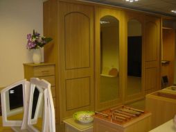 Soft arch design with full mirror inserts in the center door